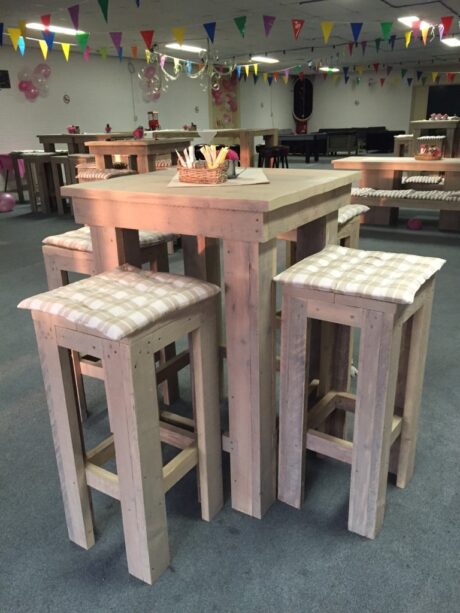 Steigerhouten barkruk