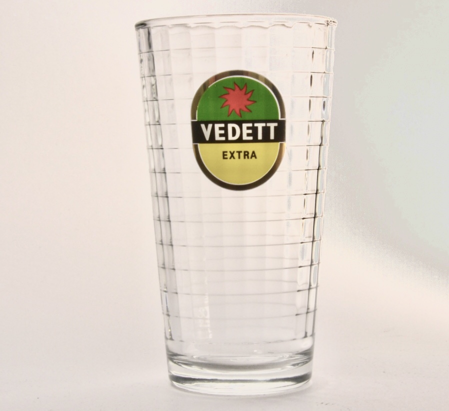 Aftrekken alcohol dozijn Vedett mozaïek glas 33cl – "De Druiventros" Breda